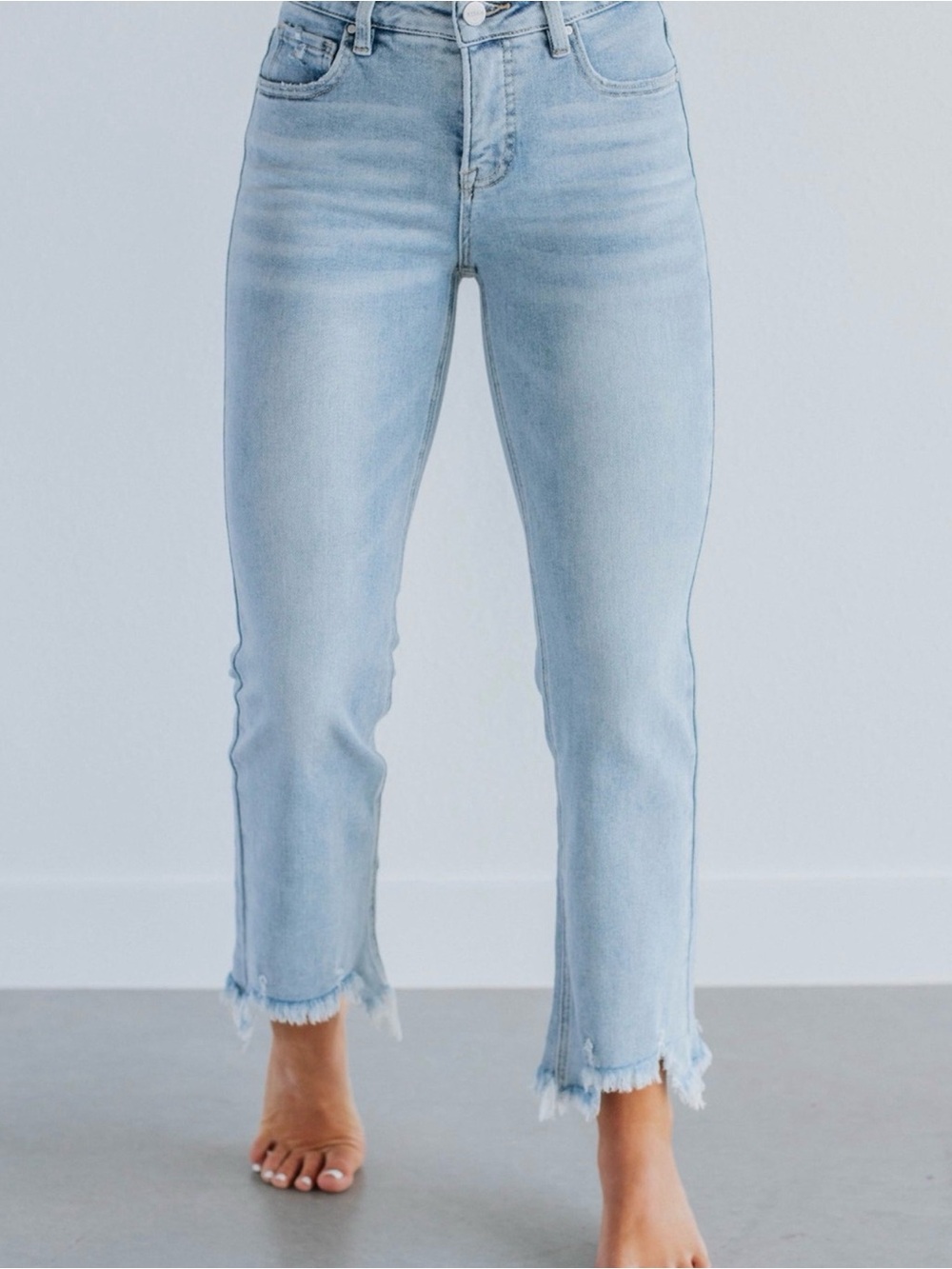 Risen Light Wash High Rise Raw Hem Straight Leg Jeans 7 / 28